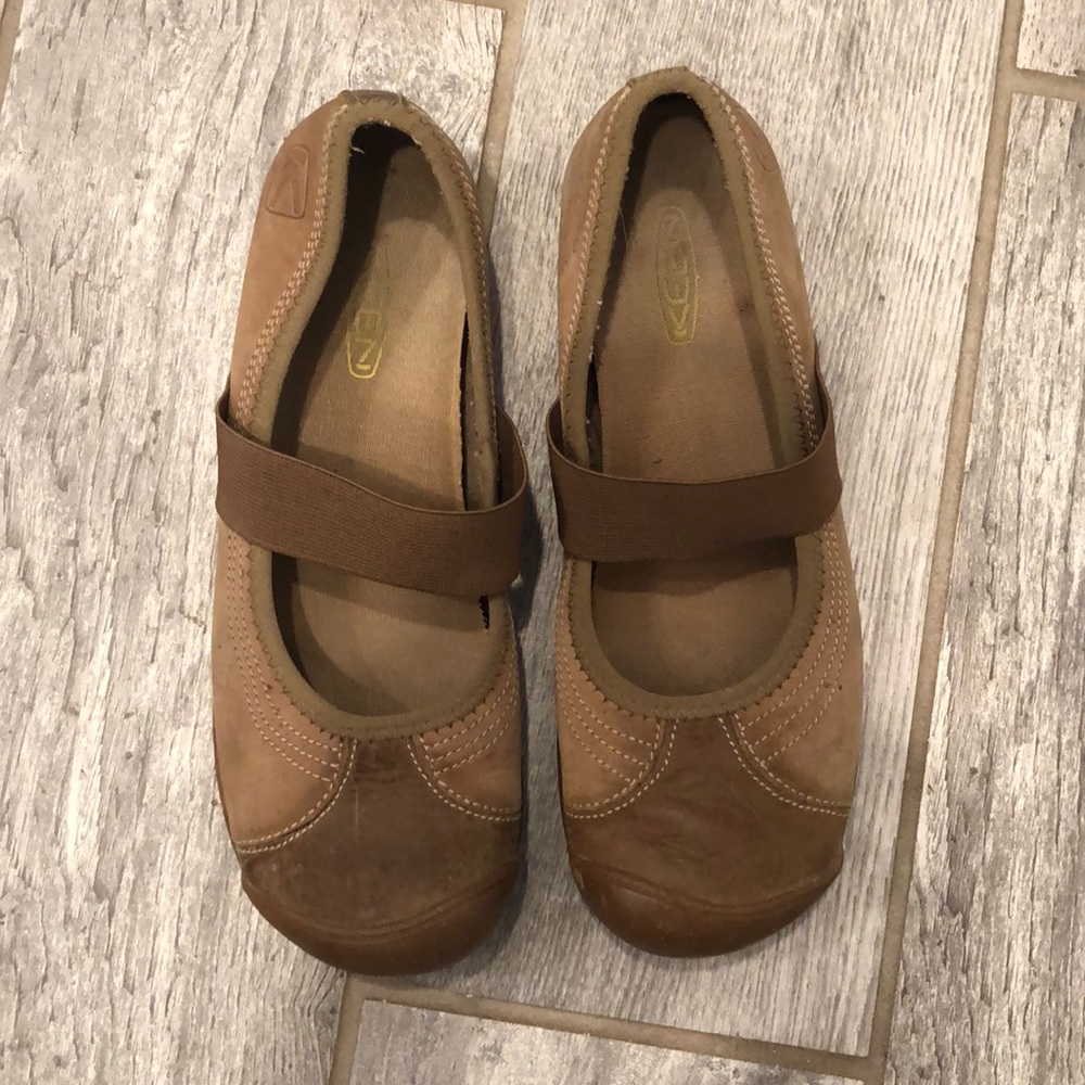 KEEN leather hybrid shoes size 6.5